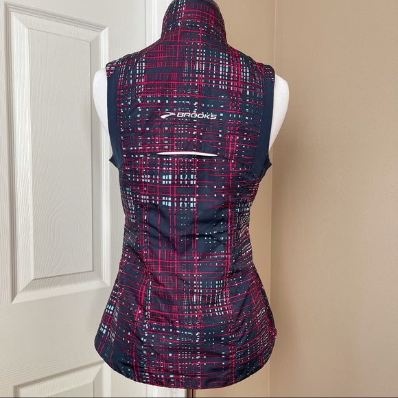 Brooks Running Shelter Technology Vest  XS - Picture 6 of 14